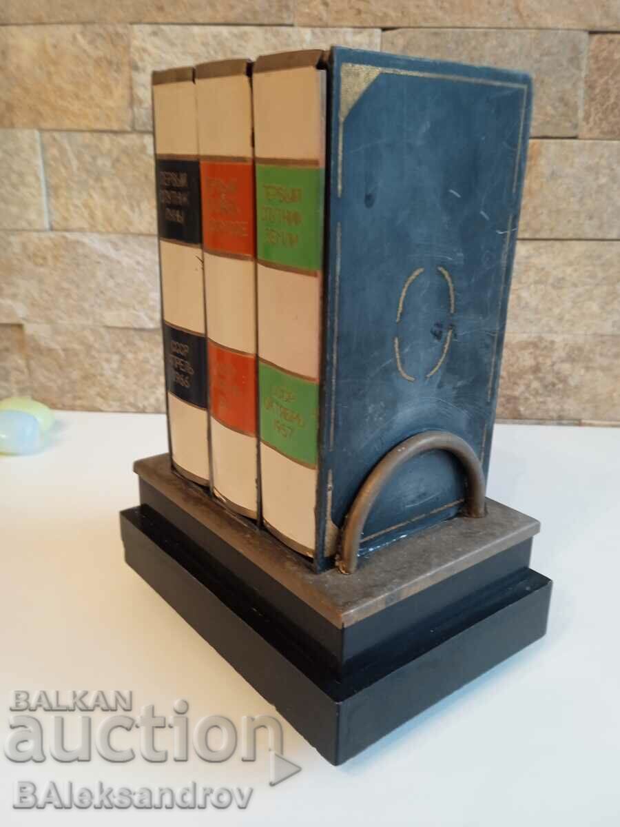 Auction  Old soviet cigarette box