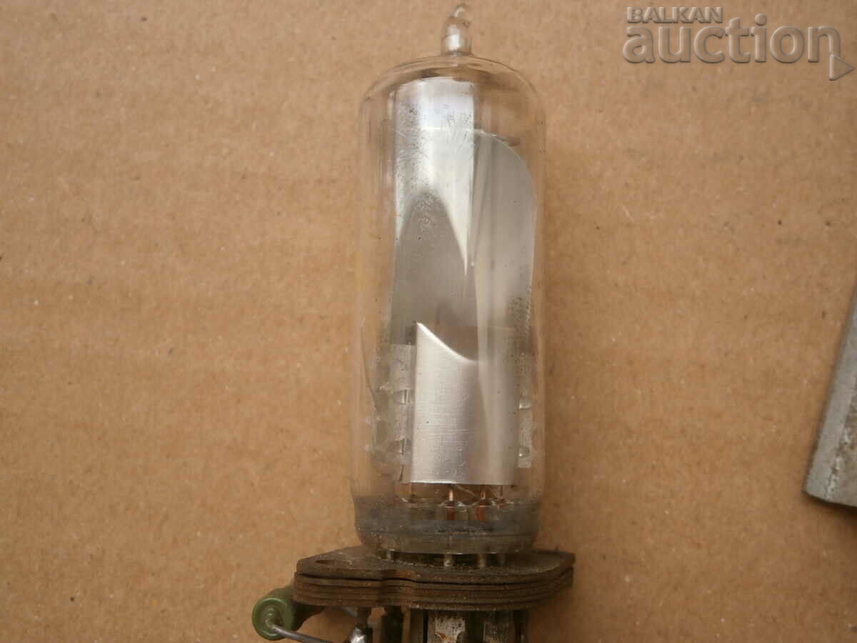 vintage TUNGSRAM EM80 radio lamp - 7 vintage TUNGSRAM EM80 radio lamp - 7