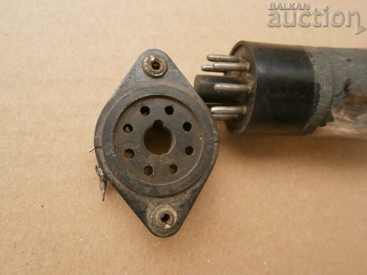 Delivery of old radio lamp Delivery of old radio lamp