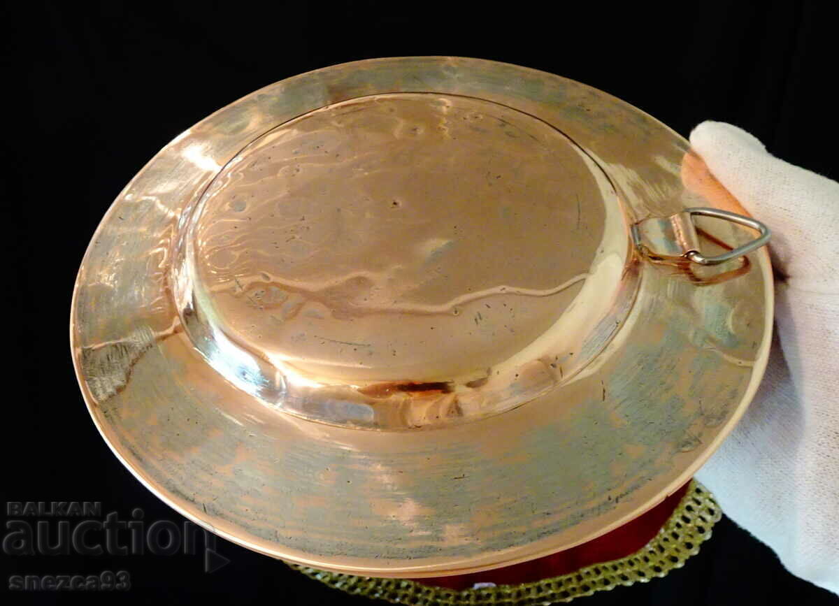 Delivery of Persian forged copper plate, ornaments. Delivery of Persian forged copper plate, ornaments.