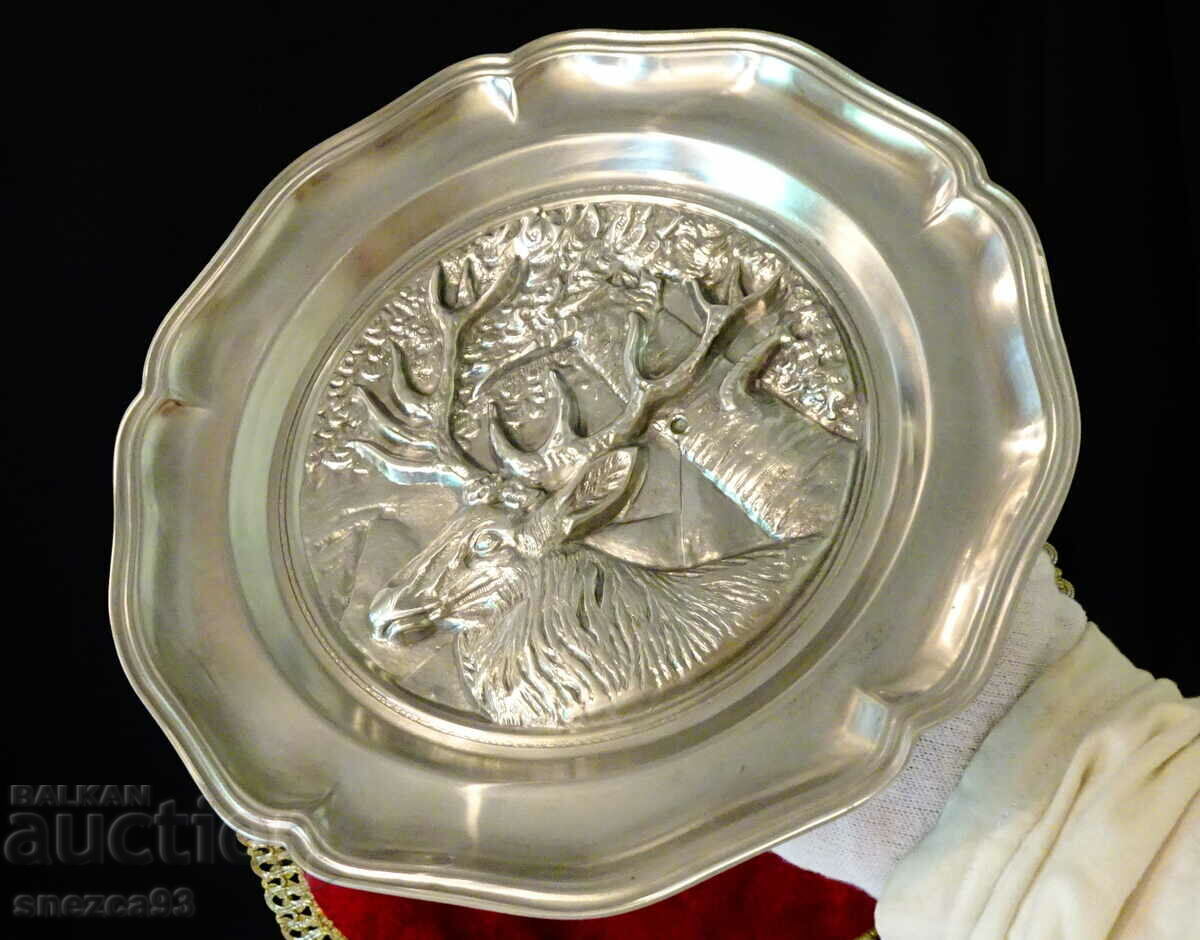 Deer, pan, pewter plate, hunting scene with price 39.00 BGN | € 19.94 Deer, pan, pewter plate, hunting scene with price 39.00 BGN | € 19.94