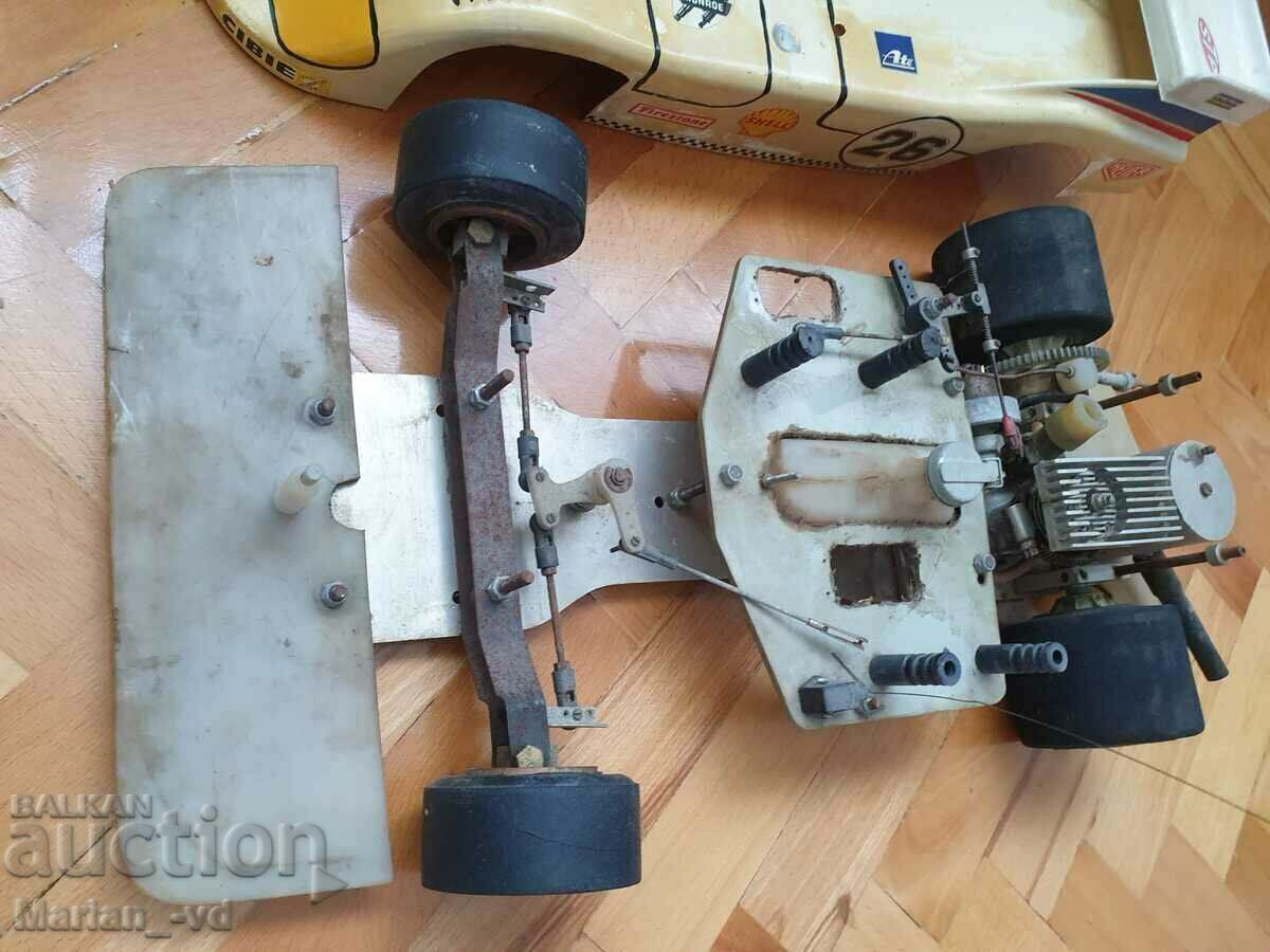 Delivery of Old collectible nitro model 80 years