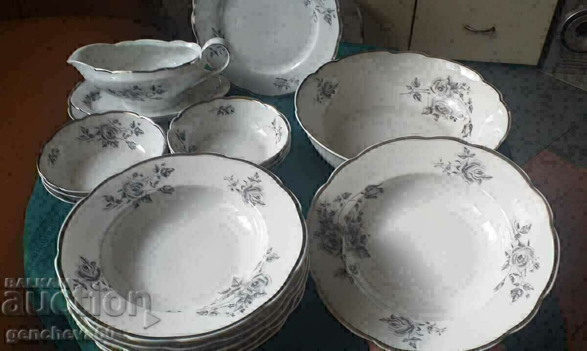 Порцеланов сервиз за хранене20бр.Cmielow/Полша с цена € 120.00 | 234.70 лв.