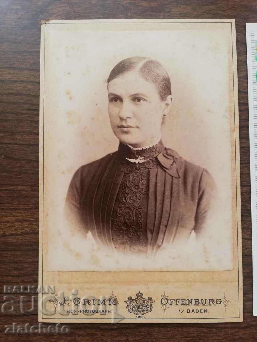 Old photo cardboard with price 10.00 BGN | € 5.11 Old photo cardboard with price 10.00 BGN | € 5.11