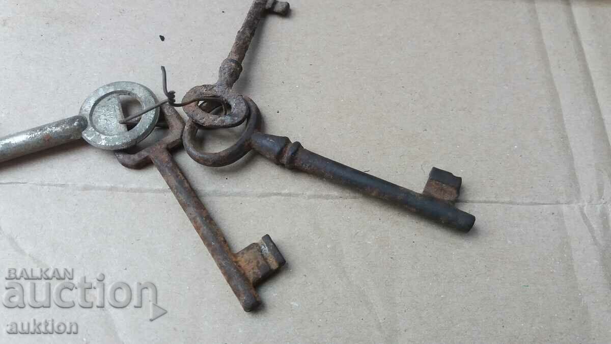 OLD KEYS - FROM GATES AND CABINETS with price 2.99 BGN | € 1.53 OLD KEYS - FROM GATES AND CABINETS with price 2.99 BGN | € 1.53