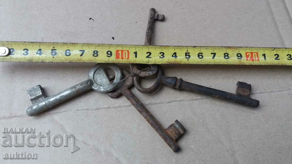Delivery of OLD KEYS - FROM GATES AND CABINETS Delivery of OLD KEYS - FROM GATES AND CABINETS