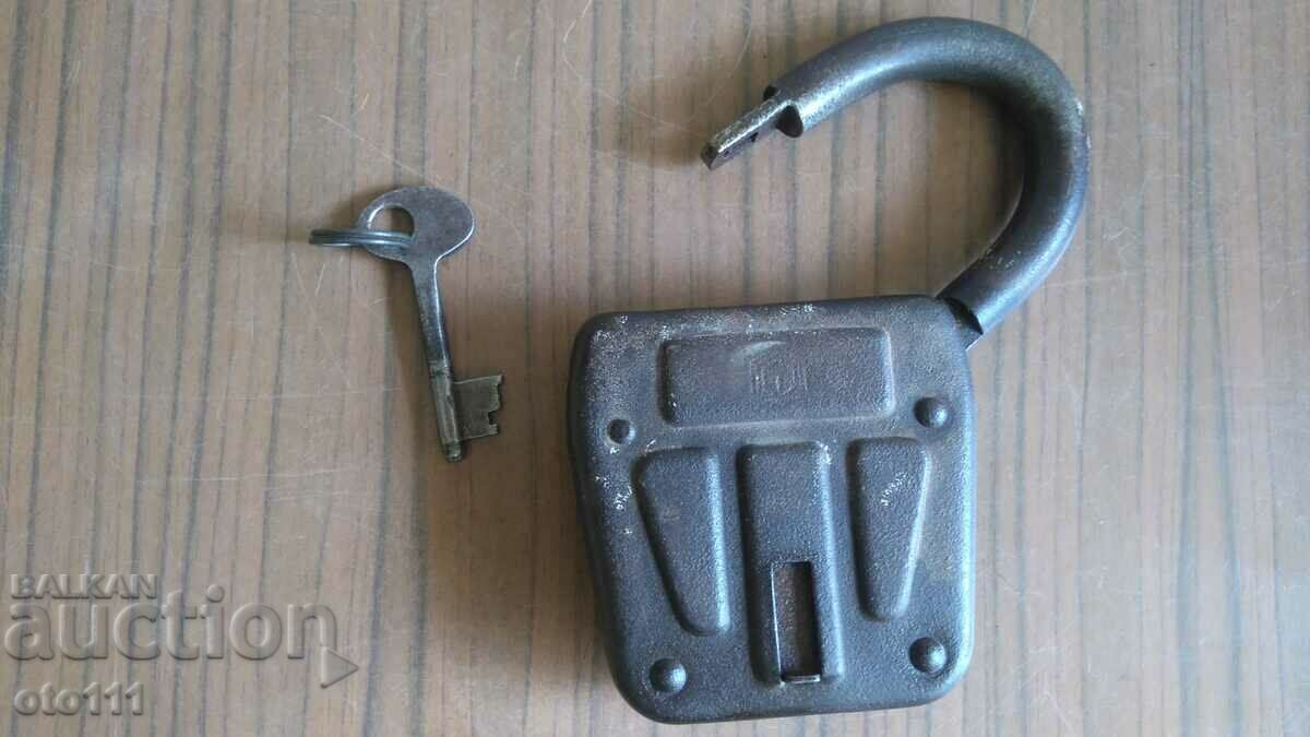 Auction  OLD LARGE PADLOCK