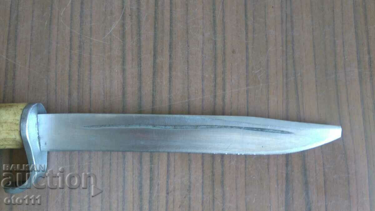 STURDY OLD KNIFE with price 50.00 BGN | € 25.56 STURDY OLD KNIFE with price 50.00 BGN | € 25.56