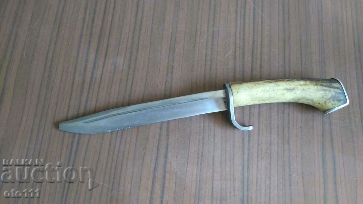 Delivery of STURDY OLD KNIFE Delivery of STURDY OLD KNIFE