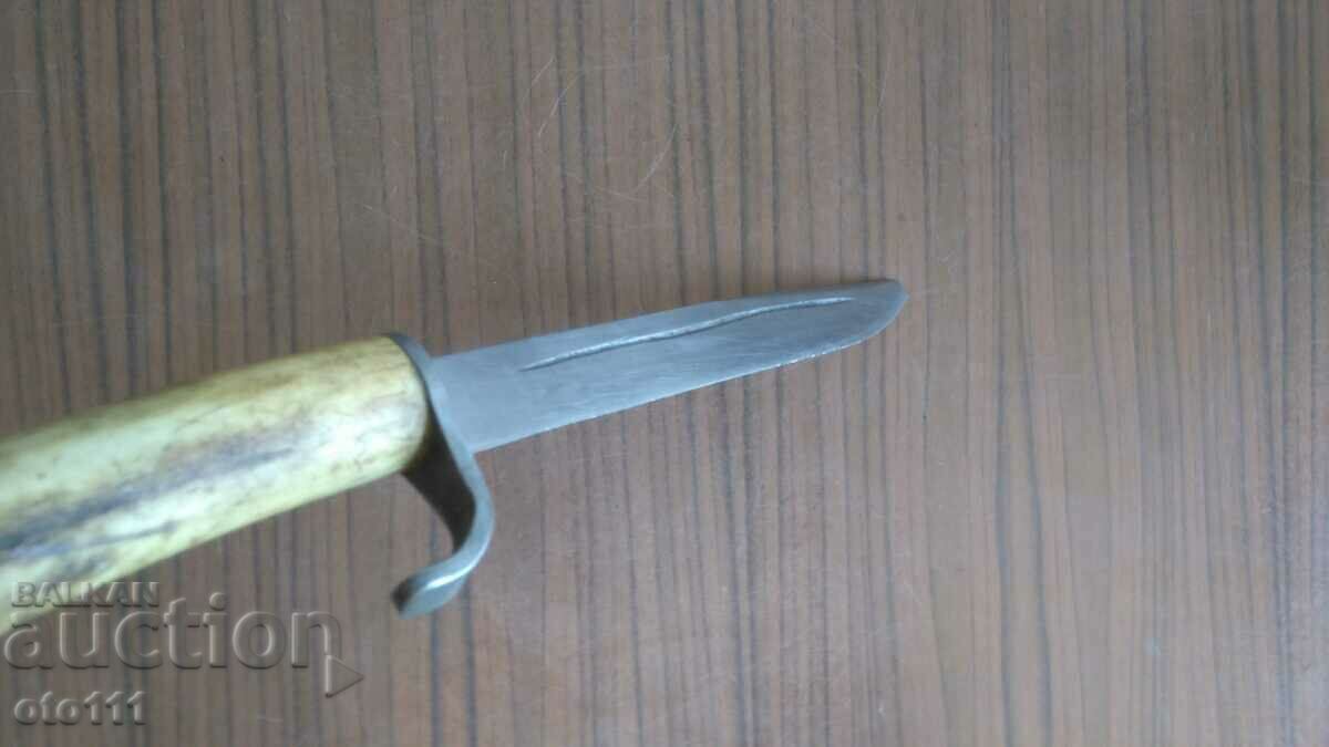 STURDY OLD KNIFE - 5 STURDY OLD KNIFE - 5