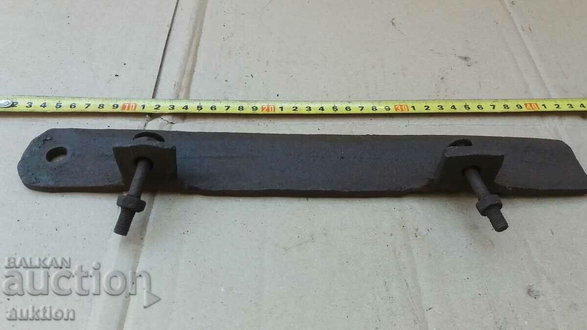 Auction  OLD MASSIVE MUD SCRAPER