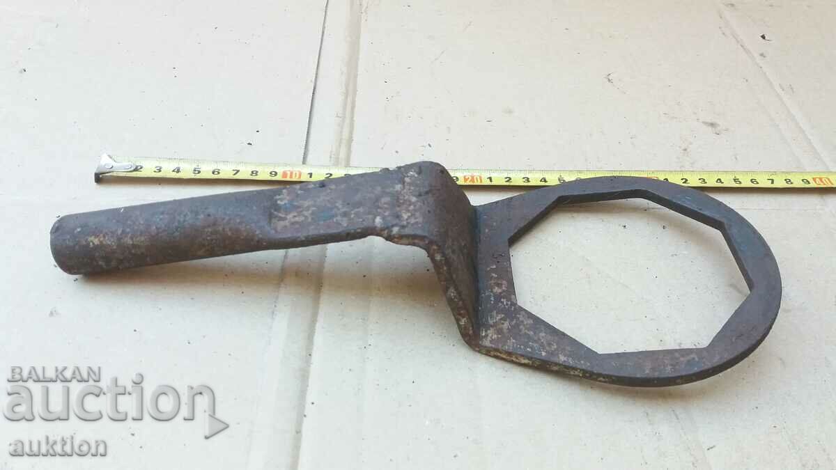 Auction MASSIVE LARGE WRENCH - MILITARY Auction MASSIVE LARGE WRENCH - MILITARY