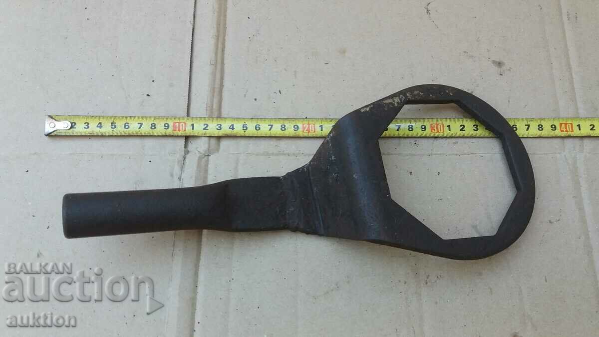 MASSIVE LARGE WRENCH - MILITARY - 5 MASSIVE LARGE WRENCH - MILITARY - 5