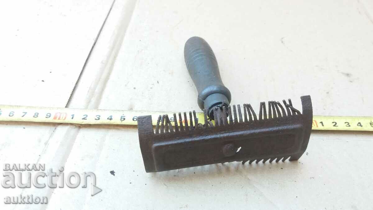 Old tool, comb - 5