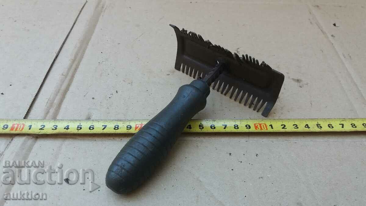 Old tool, comb