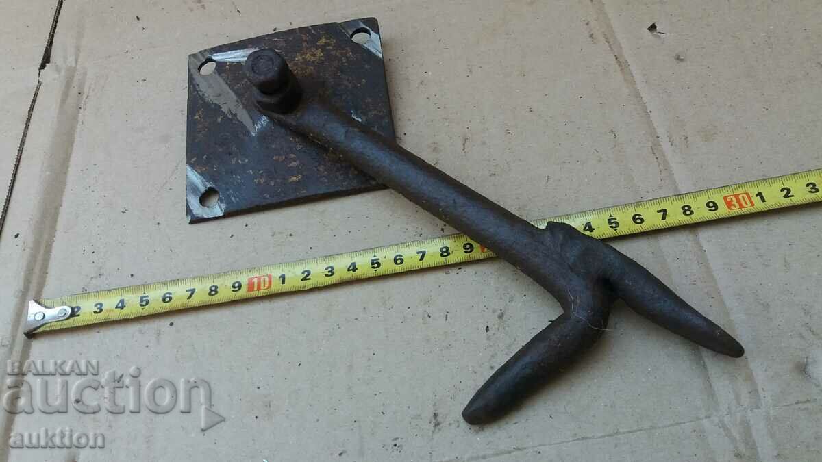 OLD SOLID GATE LOCK - 6 OLD SOLID GATE LOCK - 6