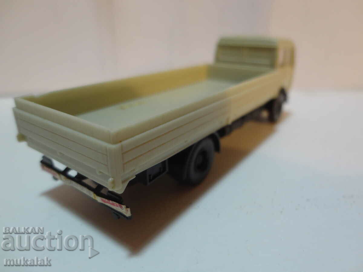Delivery of WIKING?HERPA?PREISER?KIBRI? HO 1/87 MERCEDES TRUCK MODEL