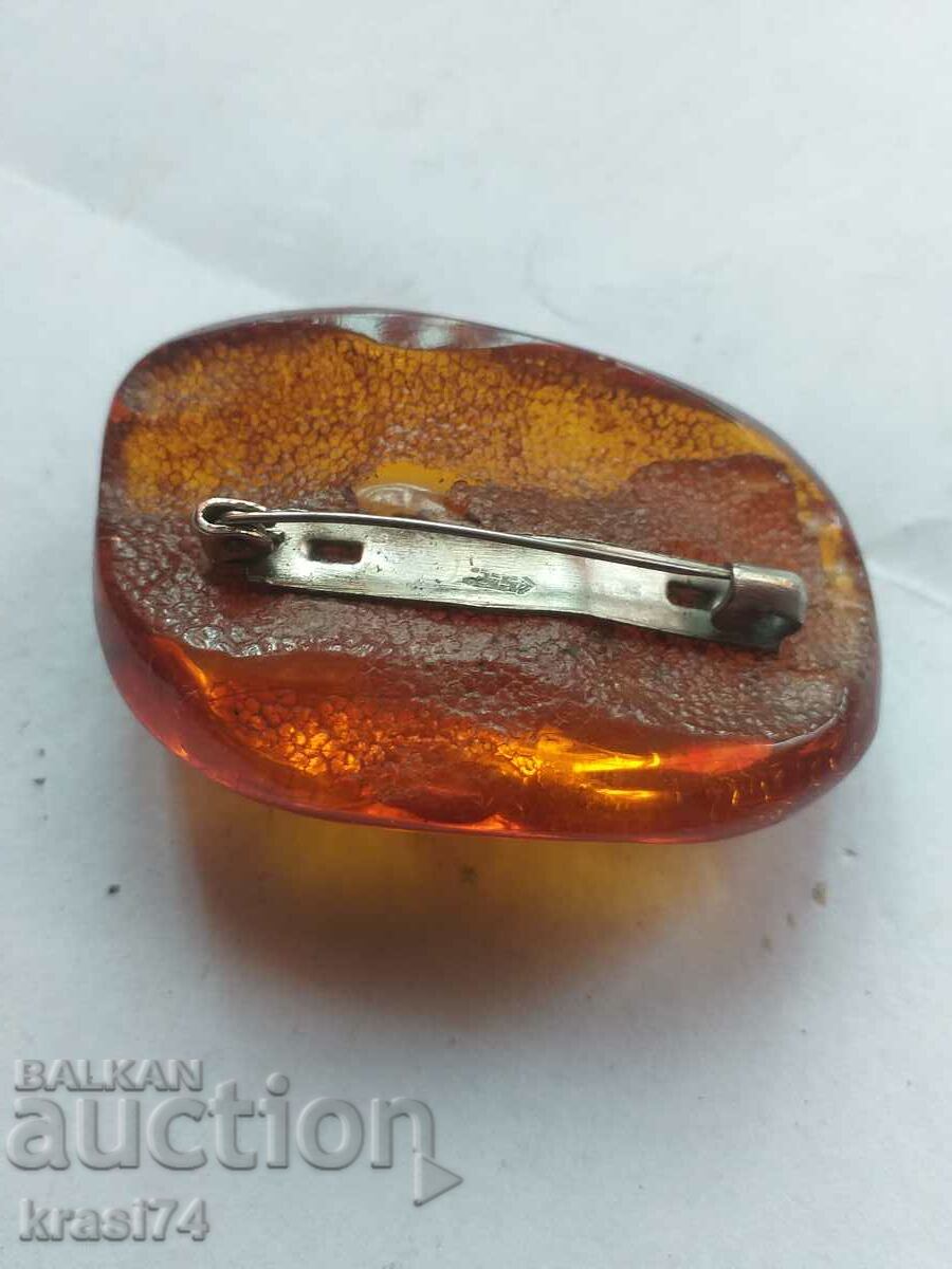 Amber brooch with price 40.00 BGN | € 20.45 Amber brooch with price 40.00 BGN | € 20.45