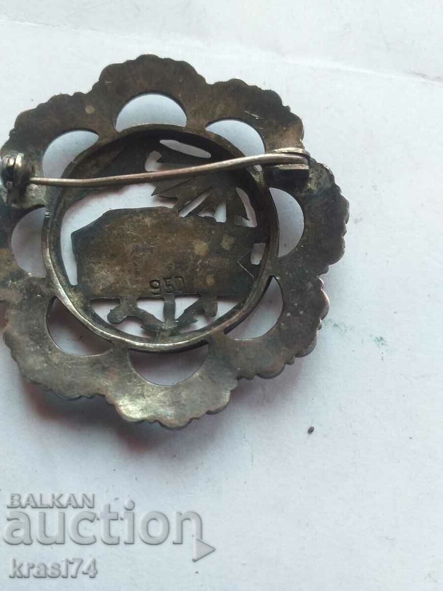 Silver and gold brooch with price 100.00 BGN | € 51.13 Silver and gold brooch with price 100.00 BGN | € 51.13
