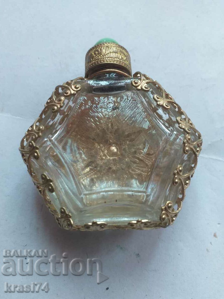 Perfume bottle with price 25.00 BGN | € 12.78 Perfume bottle with price 25.00 BGN | € 12.78