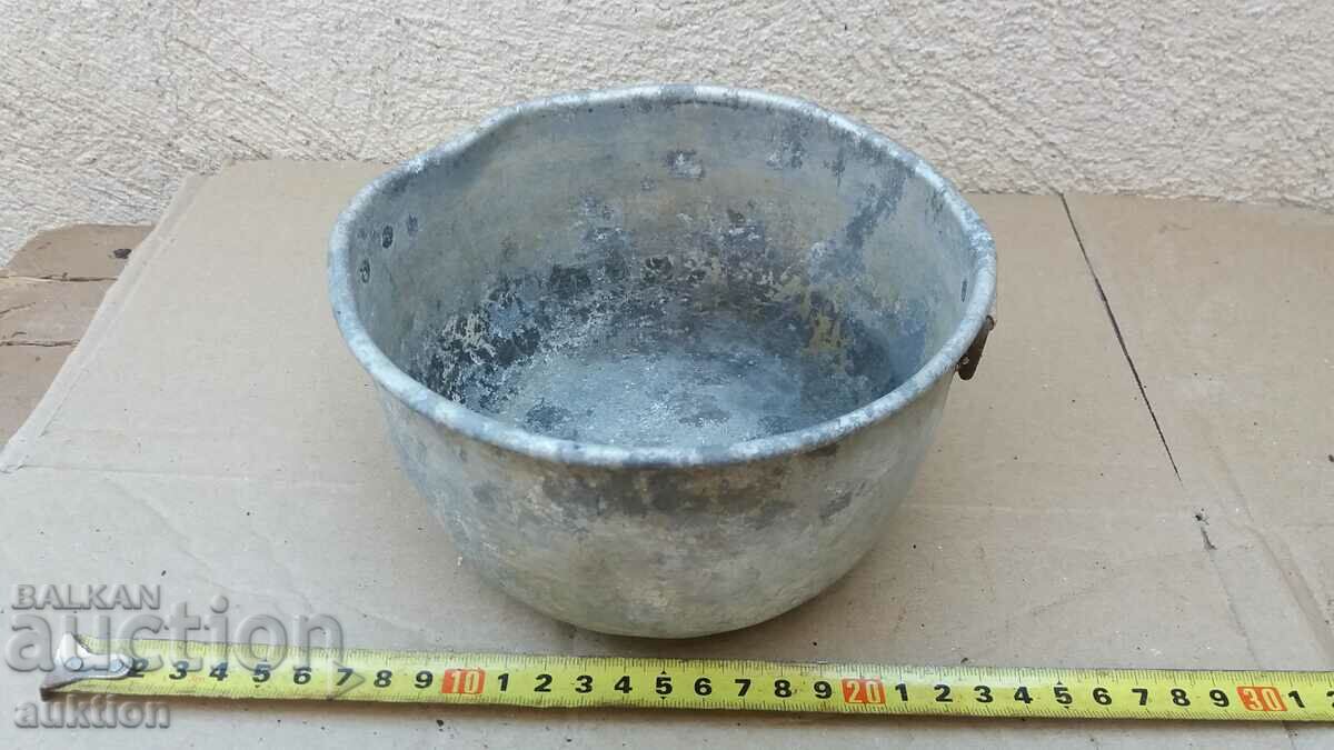 OLD MILITARY CAN, FOOD PAN with price 3.99 BGN | € 2.04 OLD MILITARY CAN, FOOD PAN with price 3.99 BGN | € 2.04