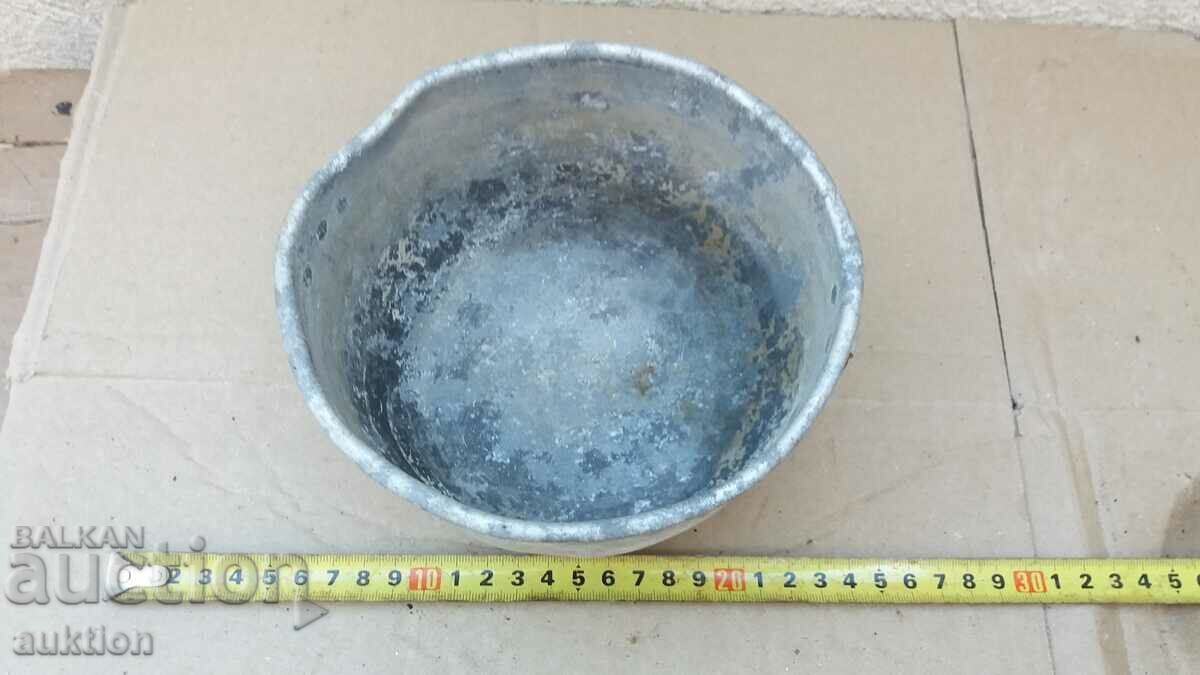 Auction OLD MILITARY CAN, FOOD PAN Auction OLD MILITARY CAN, FOOD PAN