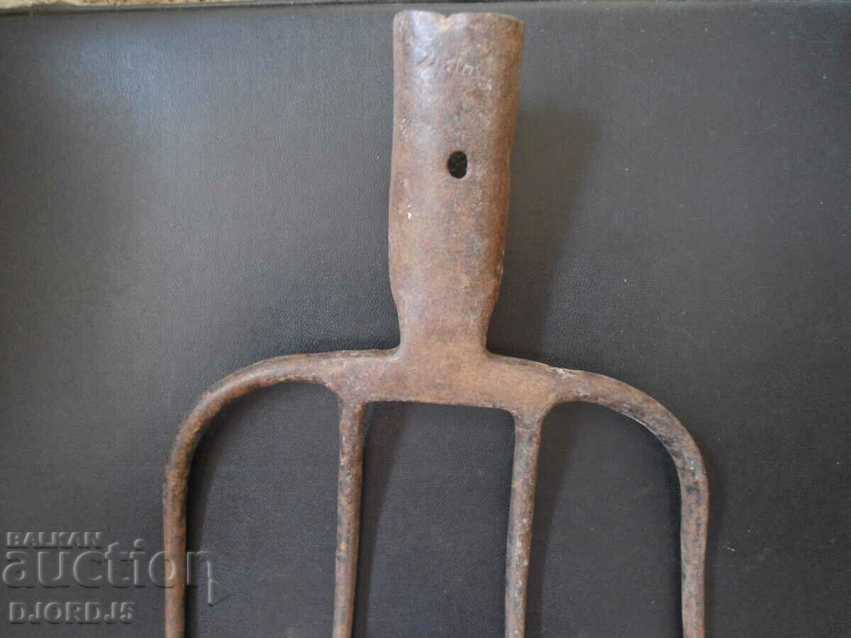 An old villa with price 5.00 BGN | € 2.56 An old villa with price 5.00 BGN | € 2.56