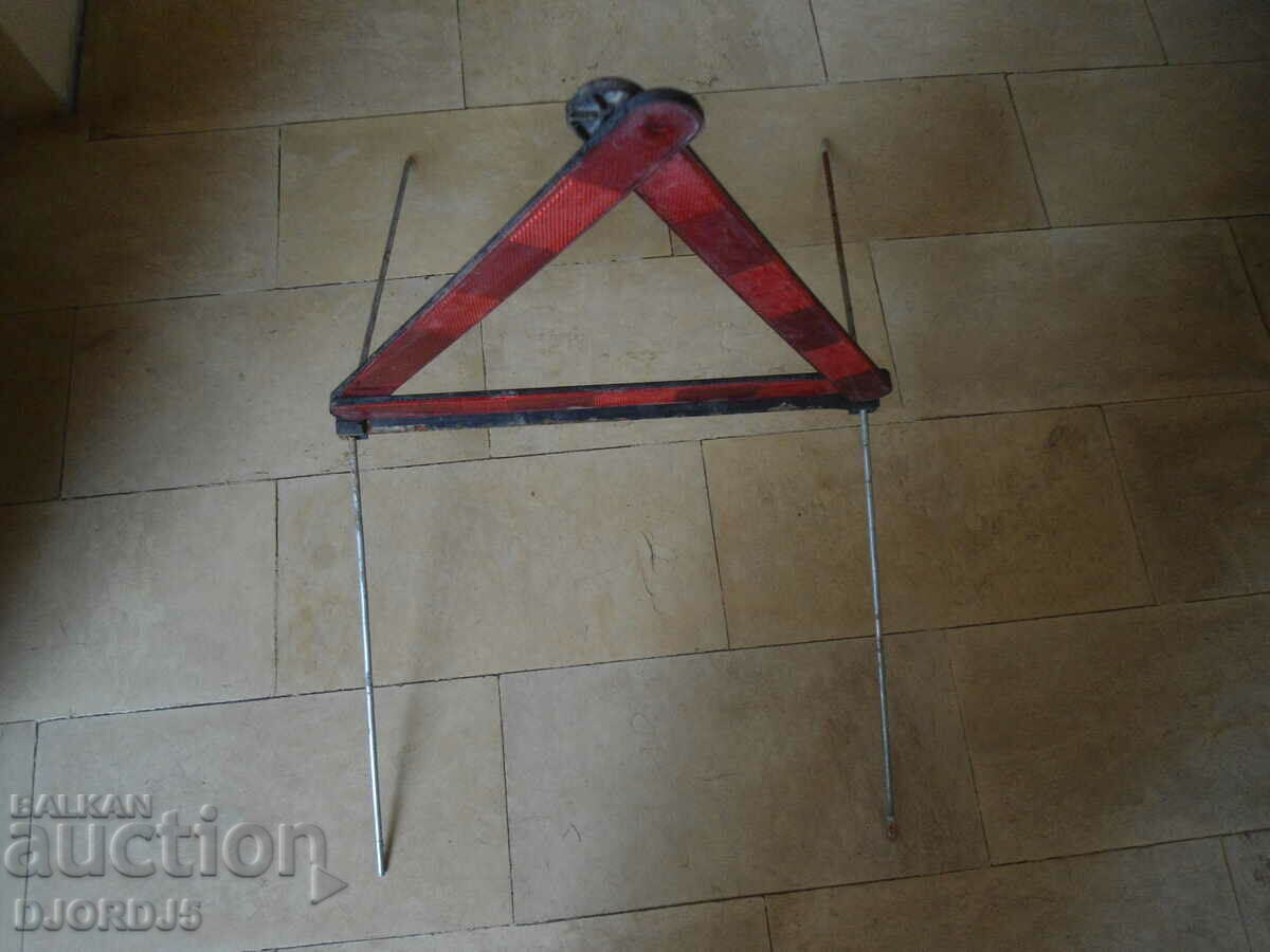Delivery of Old reflective triangle Delivery of Old reflective triangle