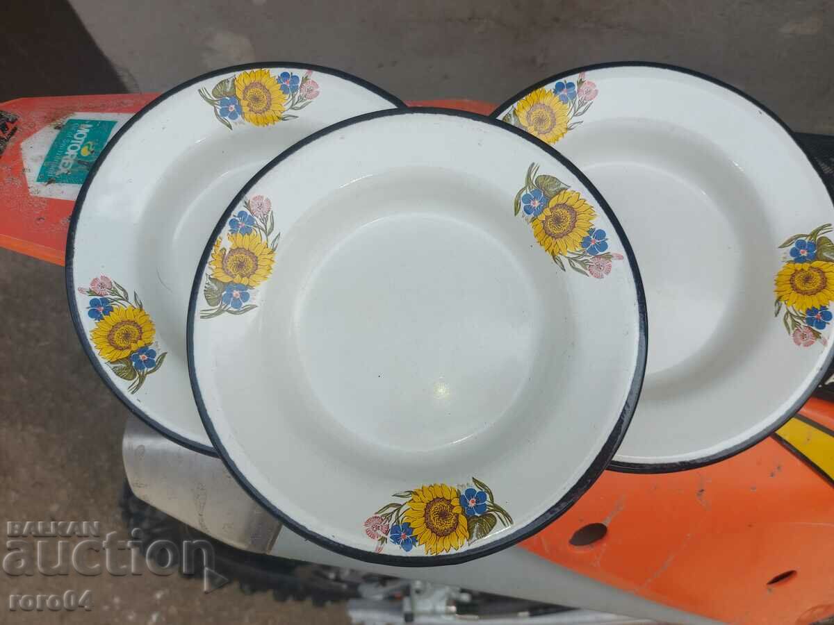 Auction ENAMEL PLATES - PATTERN 1960 Auction ENAMEL PLATES - PATTERN 1960