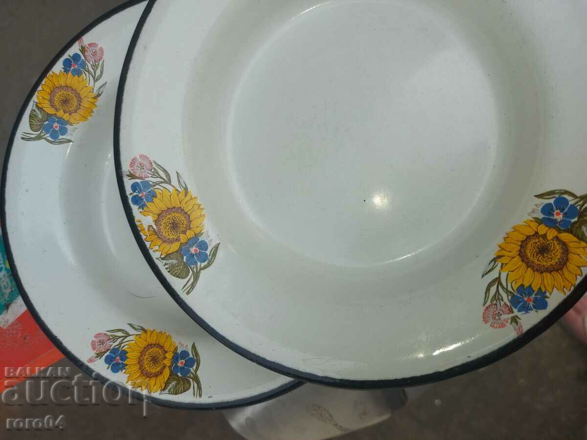 Delivery of ENAMEL PLATES - PATTERN 1960 Delivery of ENAMEL PLATES - PATTERN 1960