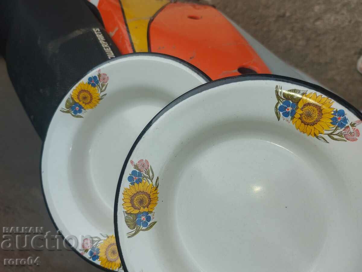 ENAMEL PLATES - PATTERN 1960 - 5 ENAMEL PLATES - PATTERN 1960 - 5