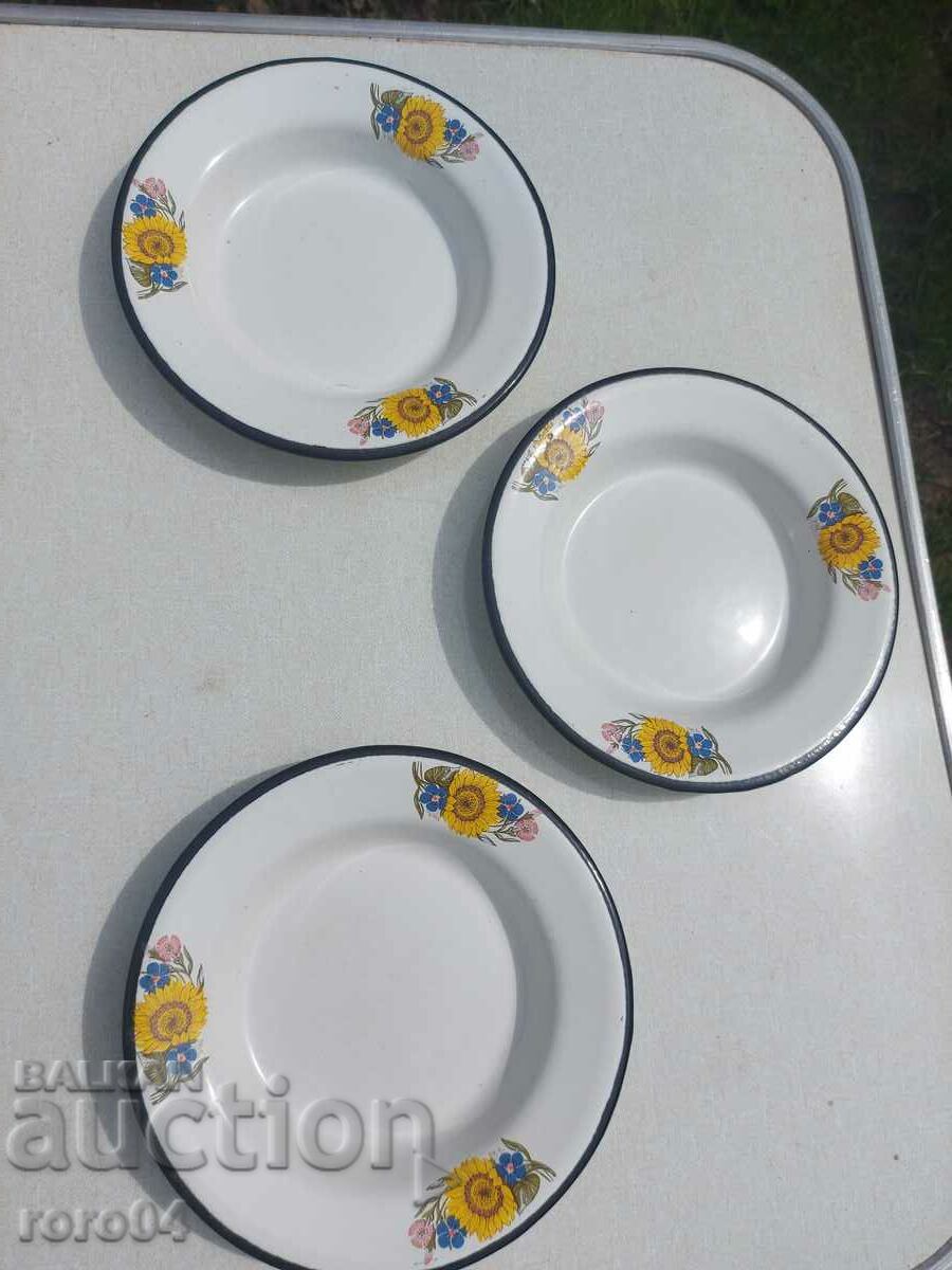 ENAMEL PLATES - PATTERN 1960 - 7 ENAMEL PLATES - PATTERN 1960 - 7