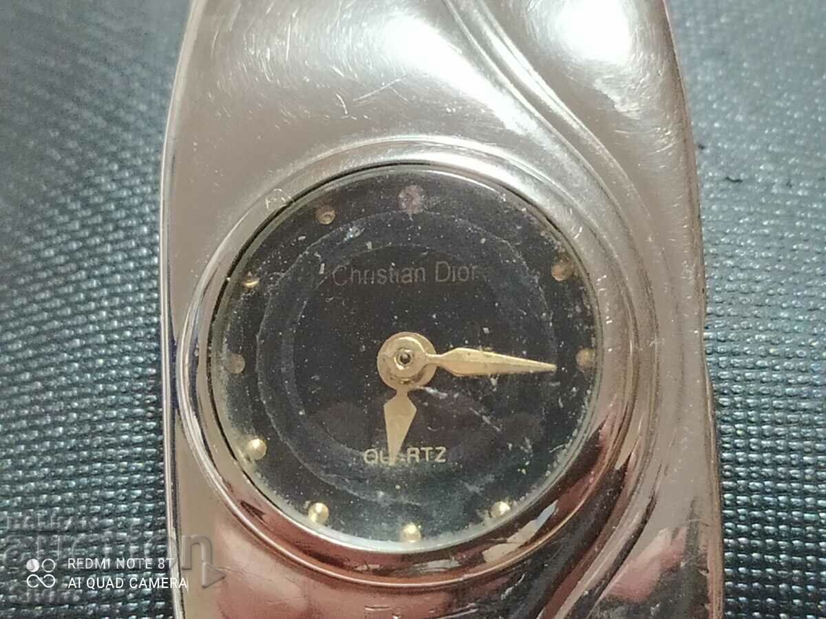 Часовник Christian Dior