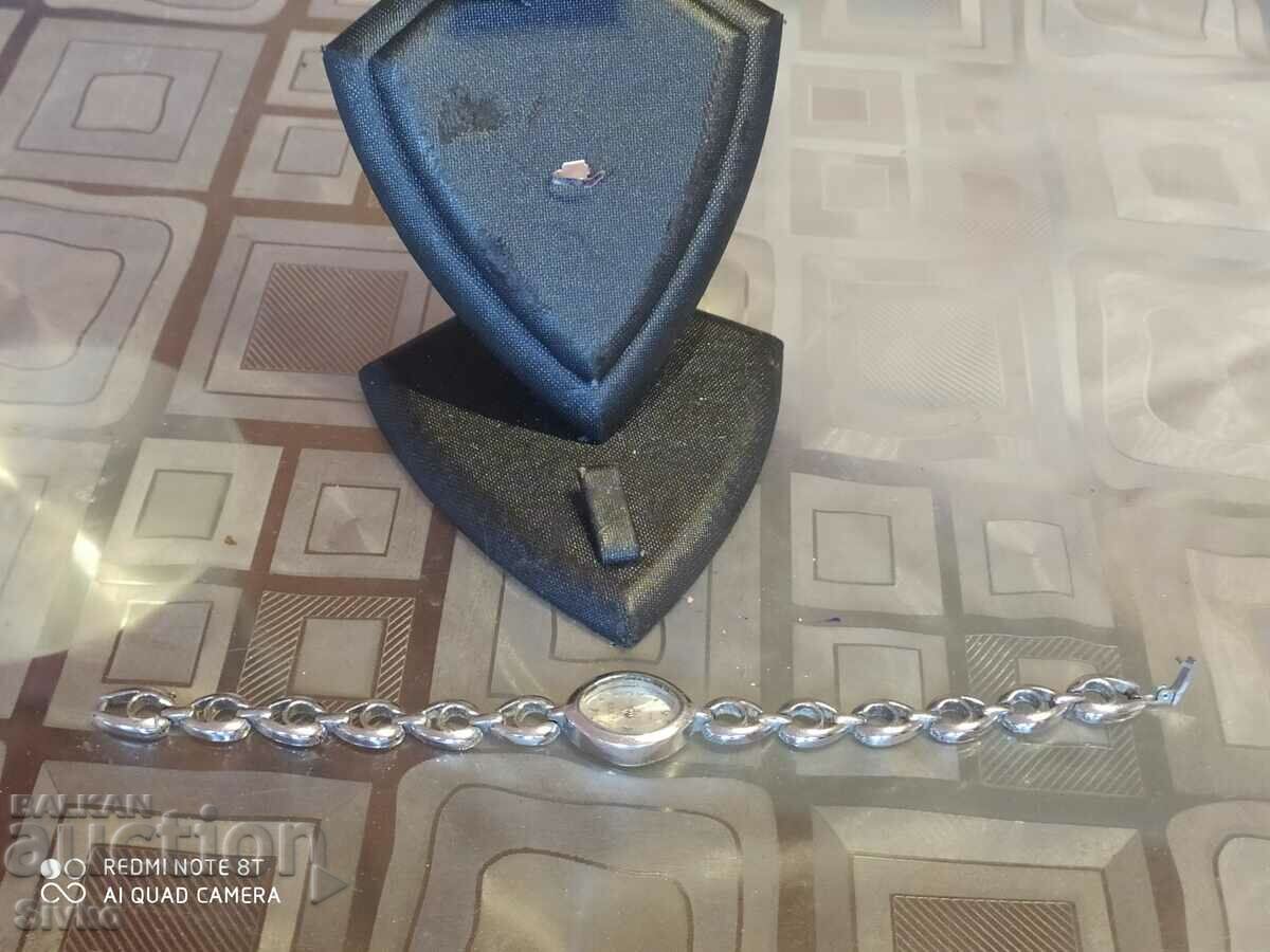 Auction GUCCI women's watch Auction GUCCI women's watch