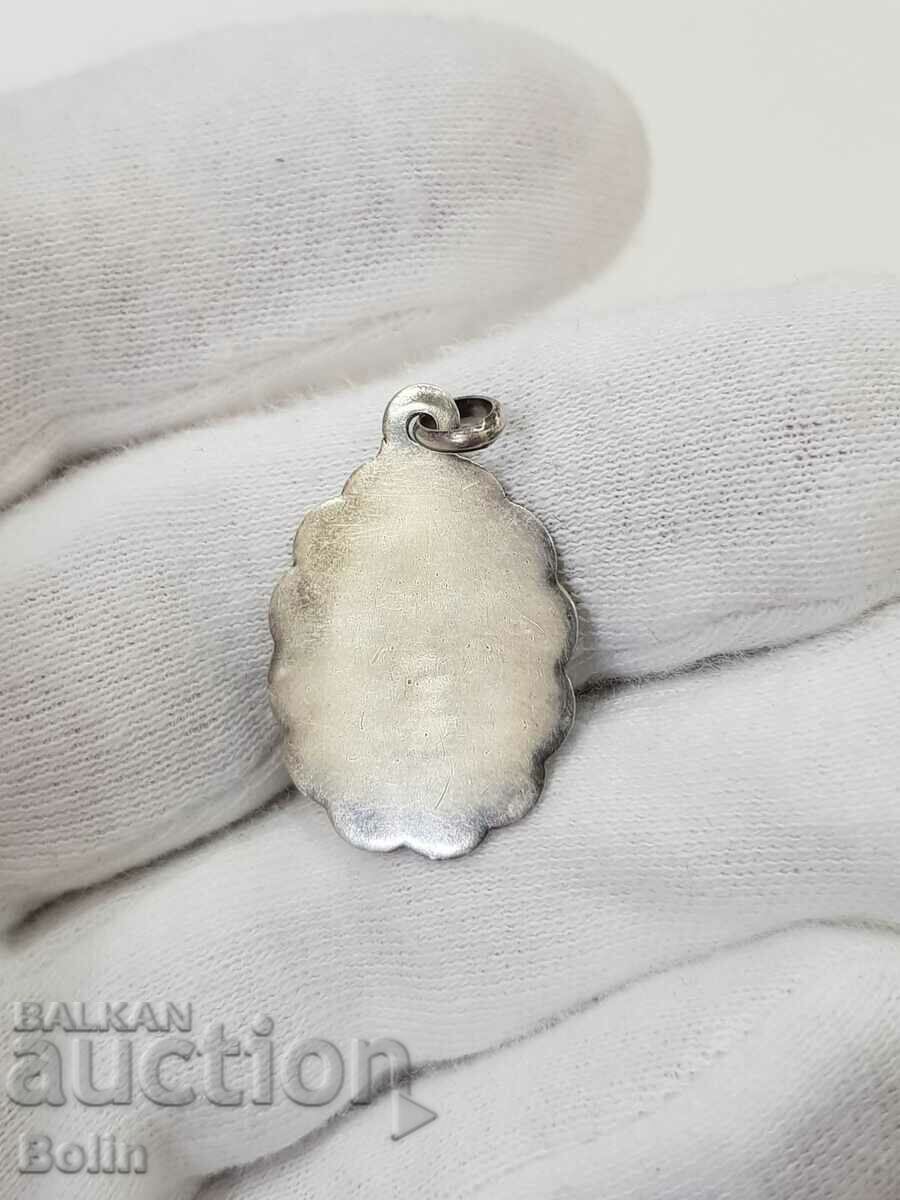 Delivery of A beautiful silver enamel medallion Europe late 19th century Delivery of A beautiful silver enamel medallion Europe late 19th century