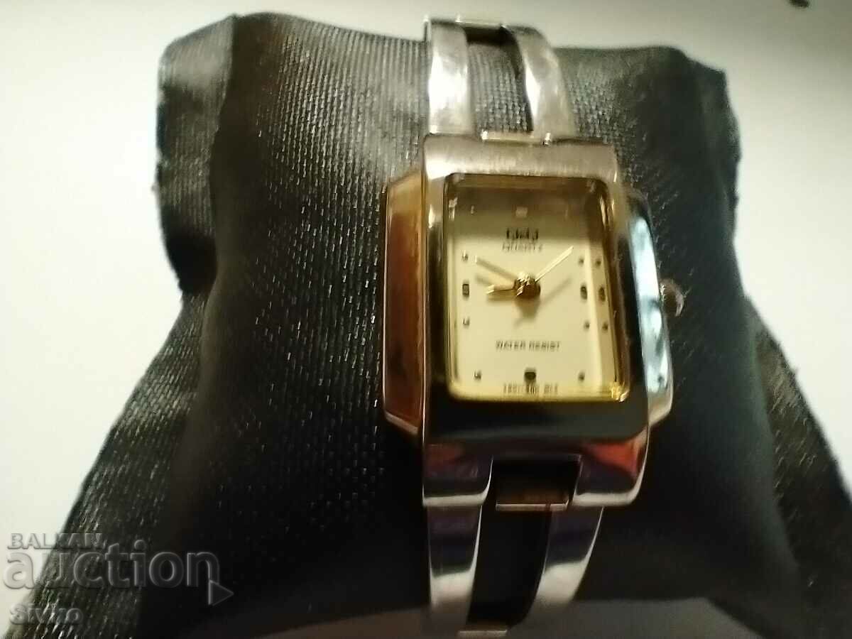 Auction  Q&Q watch working?