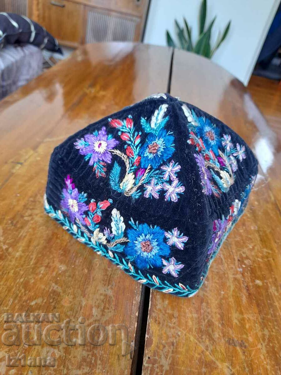 Παλιό έθνικ καπέλο με τιμή 35.00 BGN | € 17.90 Παλιό έθνικ καπέλο με τιμή 35.00 BGN | € 17.90