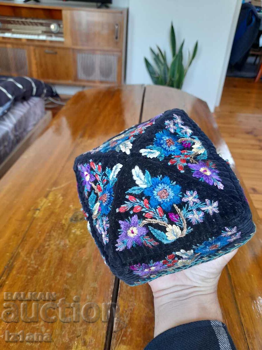 Δημοπρασία Παλιό έθνικ καπέλο Δημοπρασία Παλιό έθνικ καπέλο