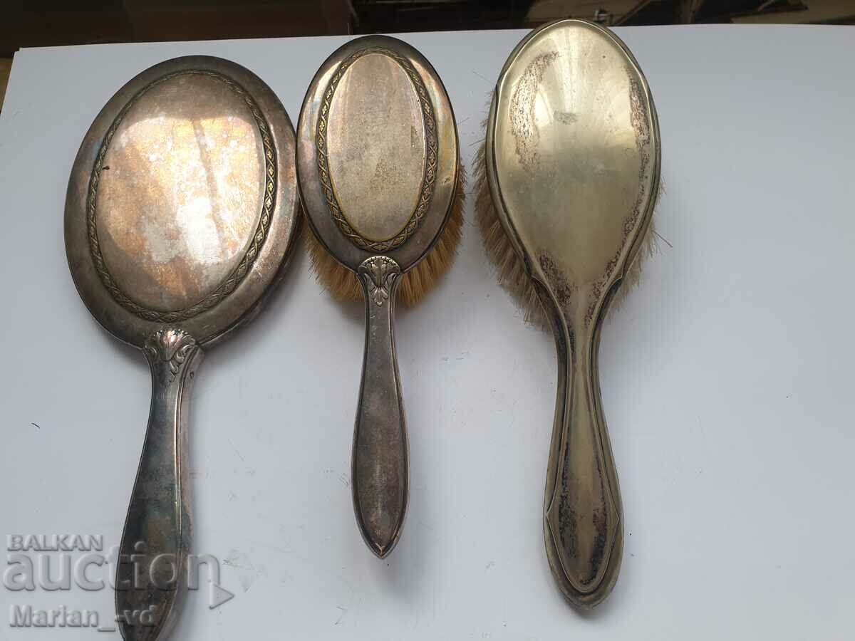 Delivery of Old silver plated two brushes and a mirror Delivery of Old silver plated two brushes and a mirror