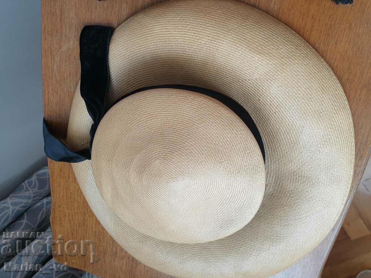 Auction Old vintage hat with old knitted gloves Auction Old vintage hat with old knitted gloves