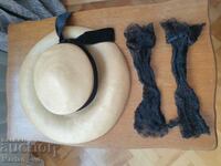 Pălărie veche de epocă cu mănuși vechi tricotate