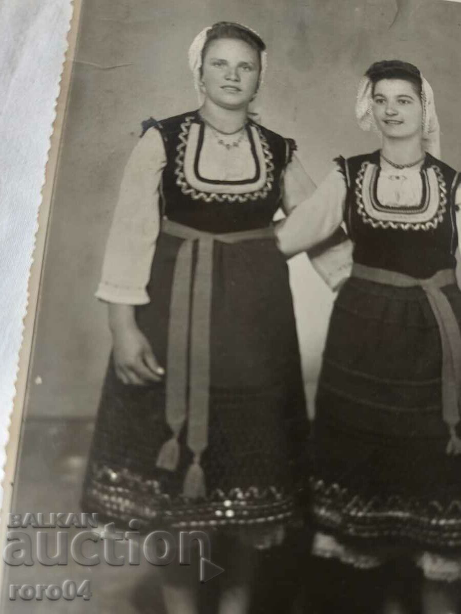 GIRLS - COSTUMES - ZLOKUCHANE VILLAGE - 6 GIRLS - COSTUMES - ZLOKUCHANE VILLAGE - 6