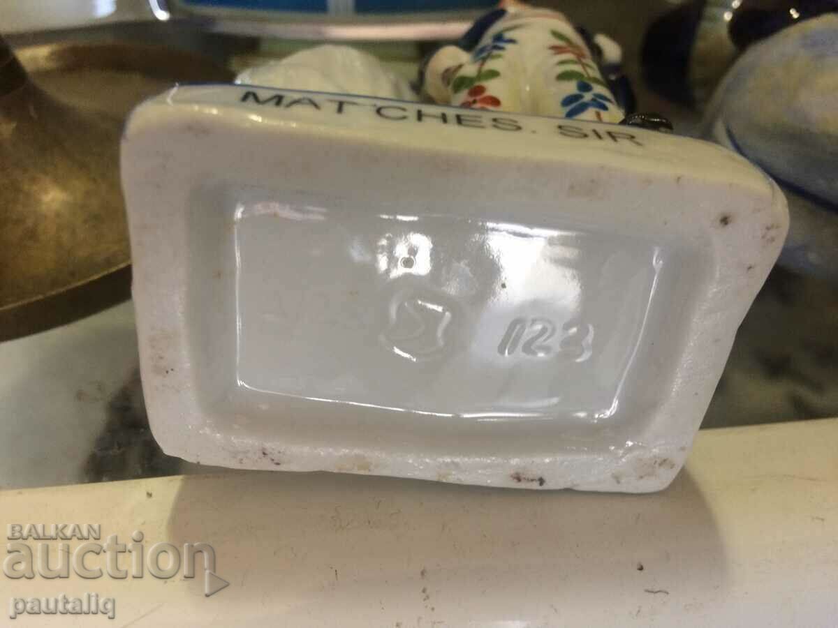 Delivery of OLD PAINTED PORCELAIN Delivery of OLD PAINTED PORCELAIN