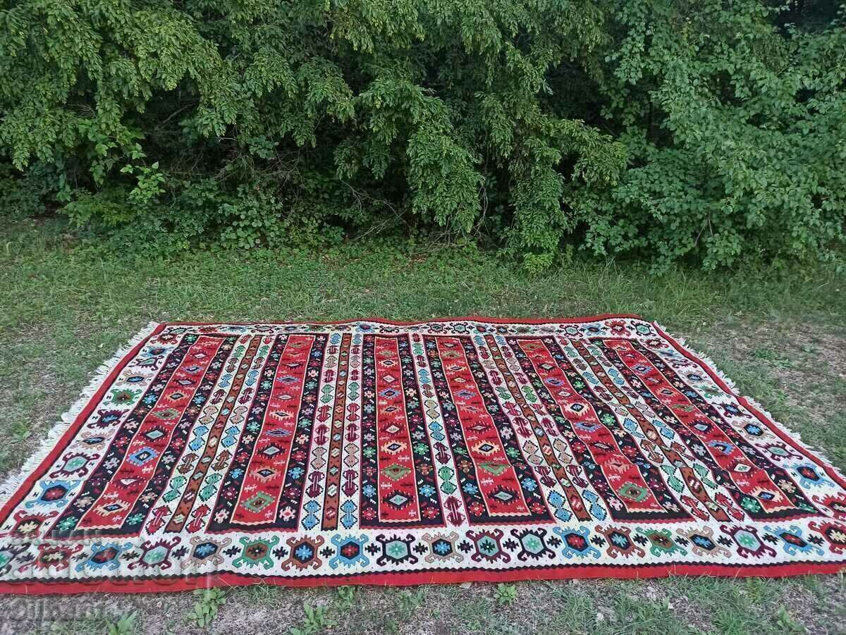 Chiprovski carpet, model "Pirotski"