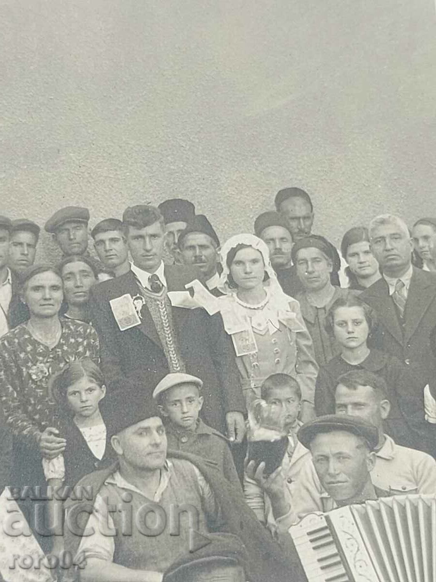 WEDDING - ACCORDION - VIOLINS - BANKNOTES - WW II - 5 WEDDING - ACCORDION - VIOLINS - BANKNOTES - WW II - 5