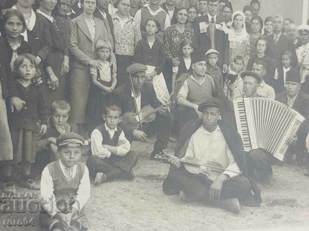 WEDDING - ACCORDION - VIOLINS - BANKNOTES - WW II - 6 WEDDING - ACCORDION - VIOLINS - BANKNOTES - WW II - 6