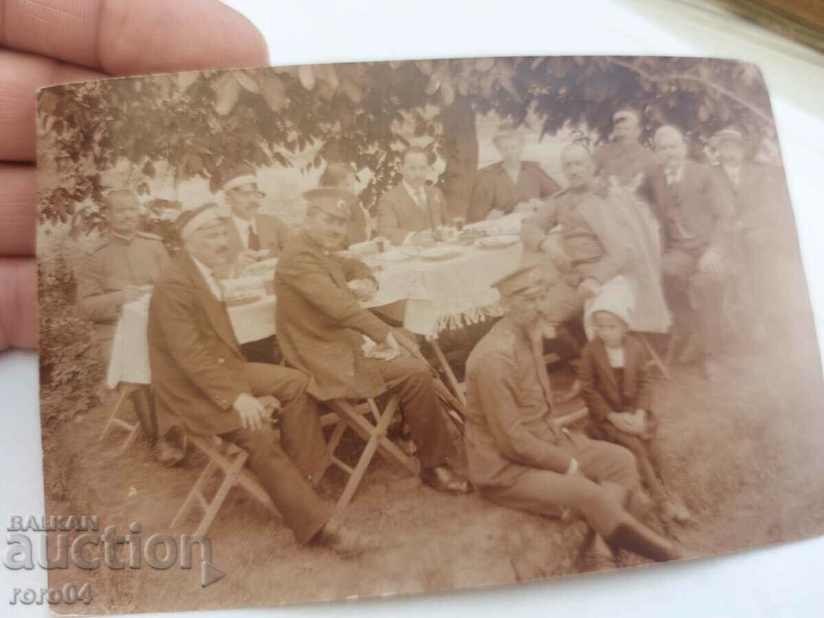 BULGARIAN OFFICERS - DINING - CENSORSHIP - WW I - 7 BULGARIAN OFFICERS - DINING - CENSORSHIP - WW I - 7