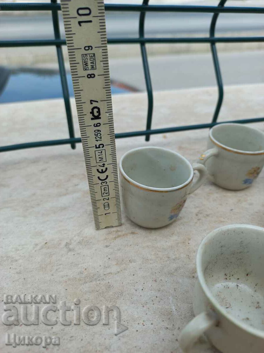 Auction SMALL PORCELAIN CUPS Auction SMALL PORCELAIN CUPS