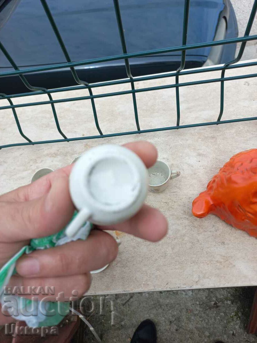 SMALL PORCELAIN CUPS - 5 SMALL PORCELAIN CUPS - 5