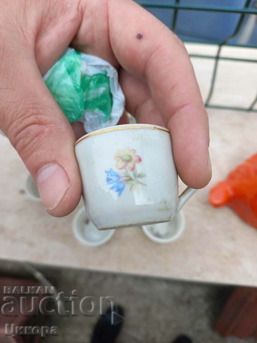 SMALL PORCELAIN CUPS - 6 SMALL PORCELAIN CUPS - 6